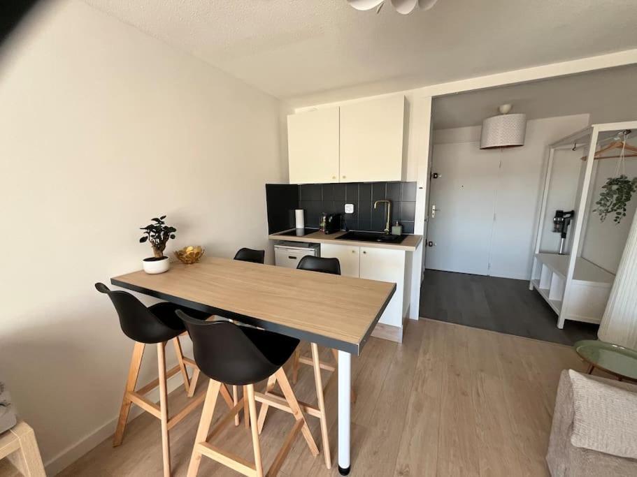 Studio Vue Mer Avec Piscine Et Terrain De Tennis Sausset-les-Pins Eksteriør bilde